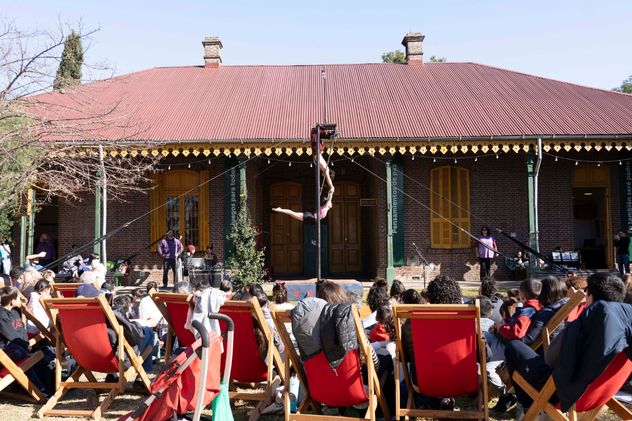 Estación Embarcaderos ofrece propuestas lúdicas, espectáculos y actividades pensadas especialmente para las infancias en una antigua estación ferroviaria recuperada.