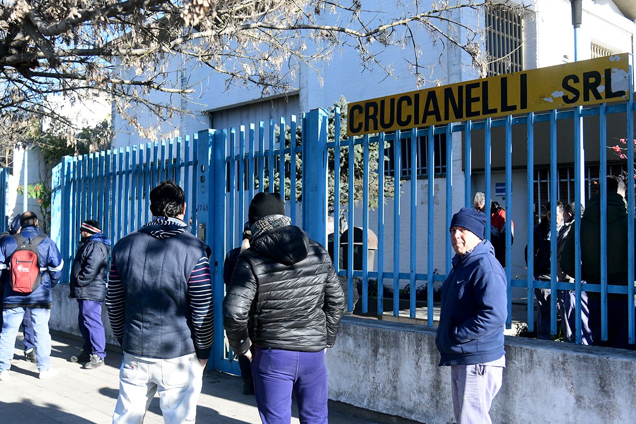 La autopartista Crucianelli cerró sin aviso en Córdoba y dejó empleados en la calle.