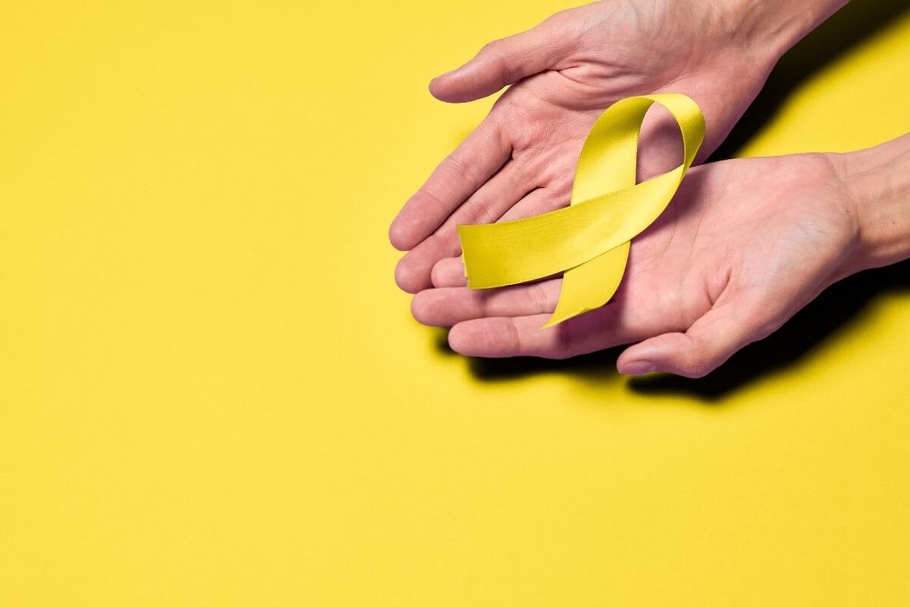 Símbolo. El lazo amarillo, emblema internacional de las campañas de prevención del suicidio.