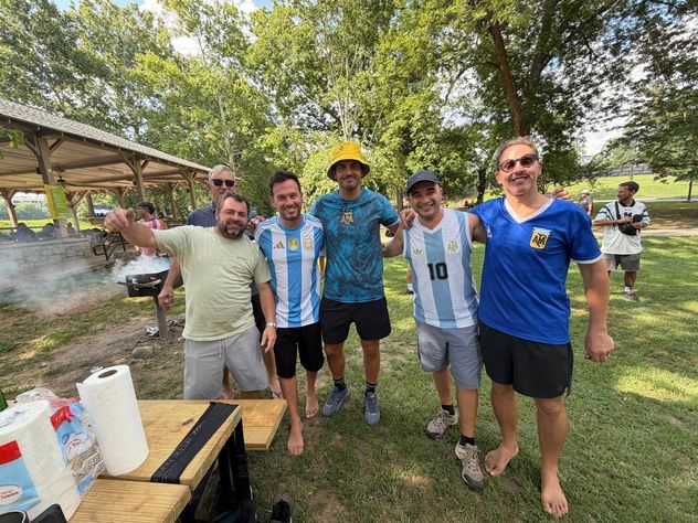 El banderazo de hinchas argentinos en Atlanta, un día antes del duelo con Egipto por los octavos de final del Mundial 2026.