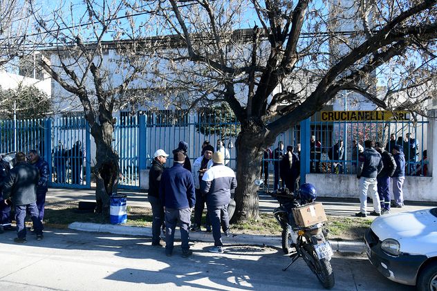 La autopartista Crucianelli cerró sin aviso en Córdoba y dejó empleados en la calle.