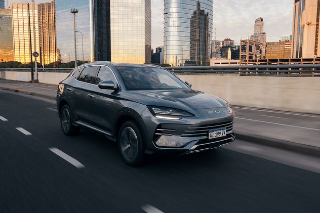 El BYD Seal U es un híbrido enchufable, que cuenta con un motor 1.5 turbo naftero (130 CV y 122 Nm), asociado a un impulsor eléctrico (204 CV y 300 Nm).