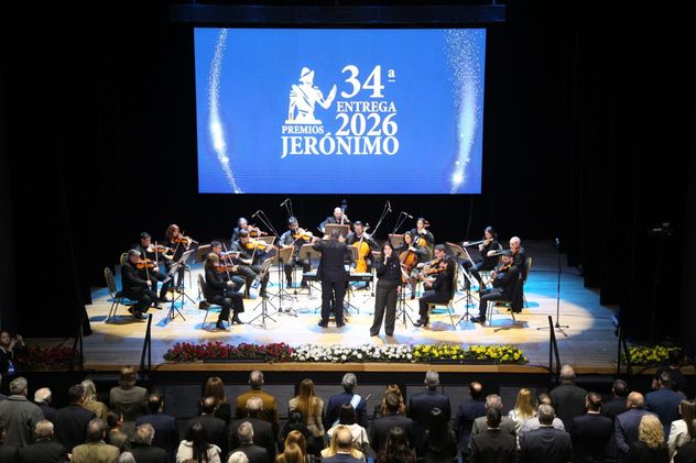 La apertura estuvo a cargo de la Orquesta Sinfónica Municipal y la cantante soprano Rosario Goldaracena.