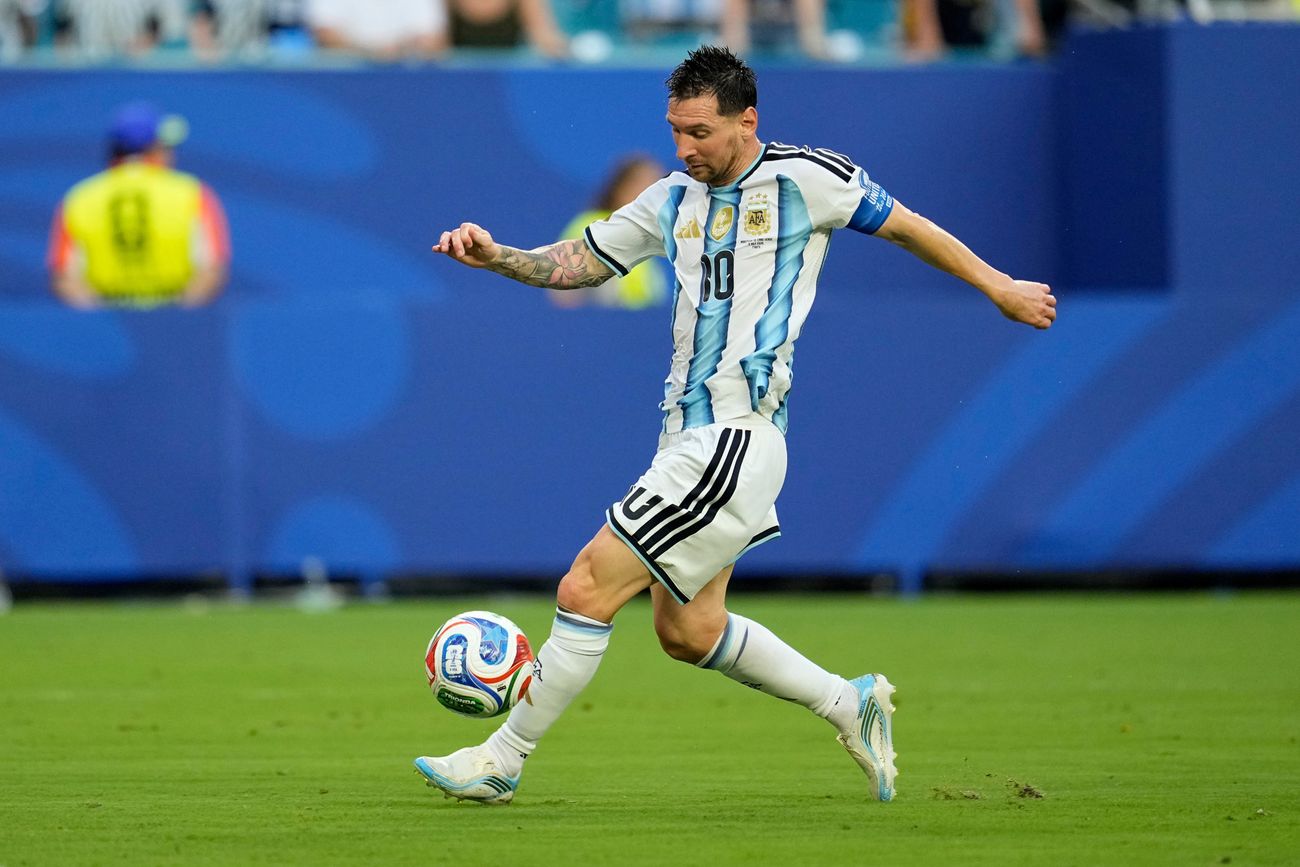 Lionel Messi lidera a la campeona defensora, que buscará dar otro paso en la Copa del Mundo. (AP)