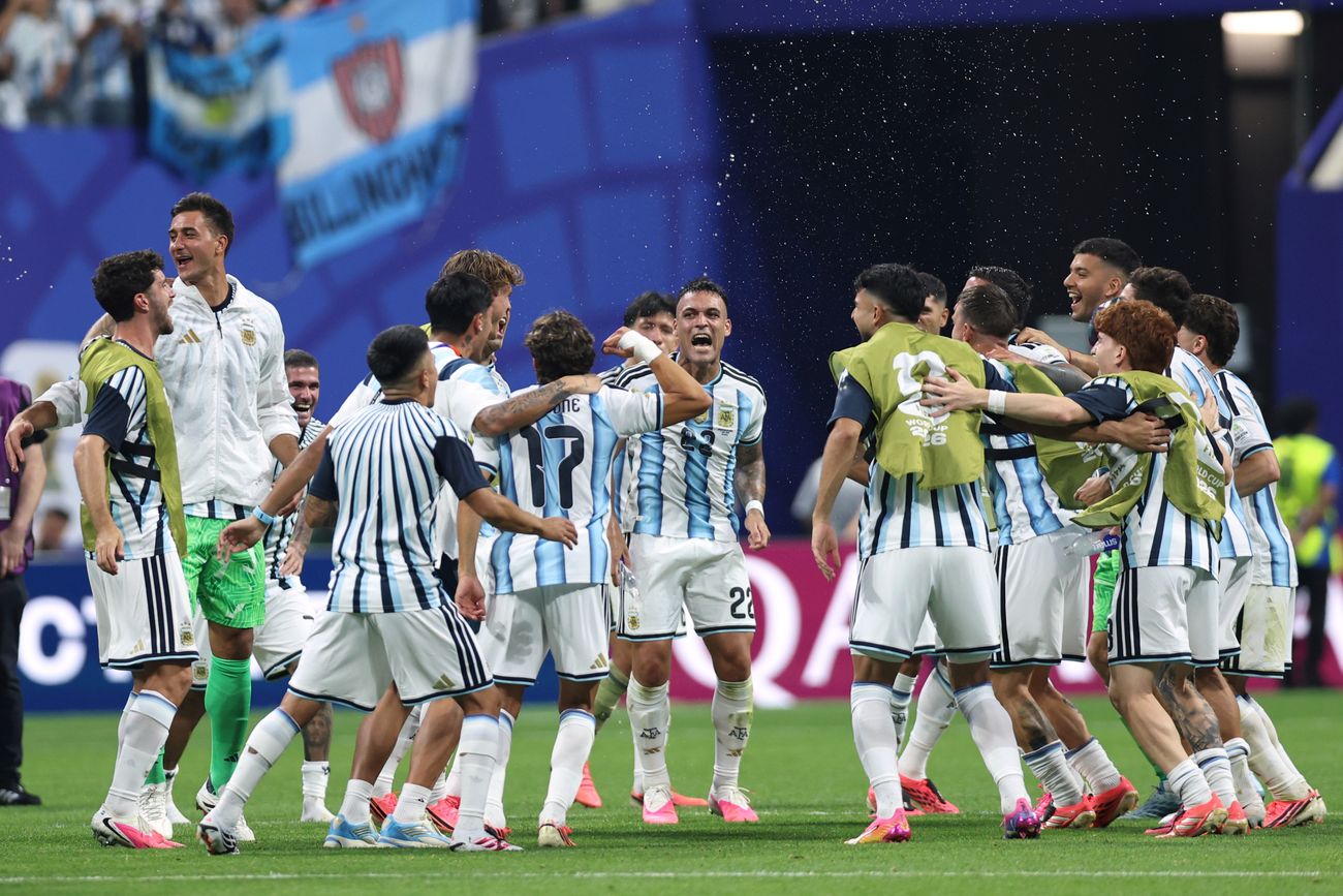Tras su sufrida victoria ante Egipto, la selección argentina es el único representante americano en la Copa del Mundo. (AP)
