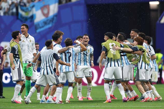 Tras su sufrida victoria ante Egipto, la selección argentina es el único representante americano en la Copa del Mundo. (AP)