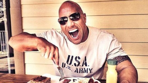 Dwayne Johnson compartió el desayuno con el que alimenta su exigente rutina de entrenamiento y volvió a generar repercusión entre sus millones de seguidores.