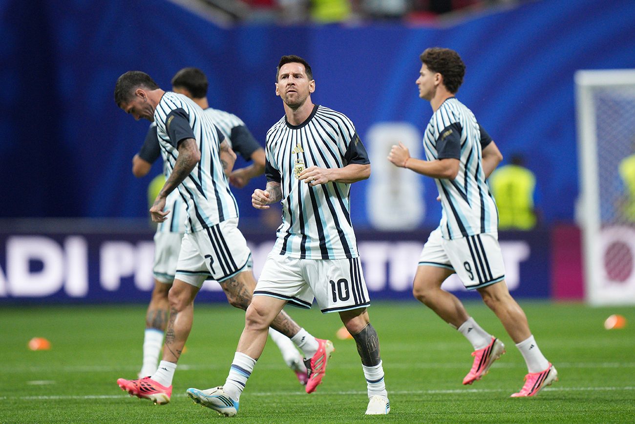 Calentamiento de Argentina antes del partido de octavos de final de la Copa del Mundo frente a Egipto en Atlanta.