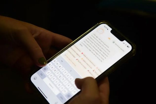 Cada vez más personas acuden acuden a chatbots que ofrecen apoyo emocional.