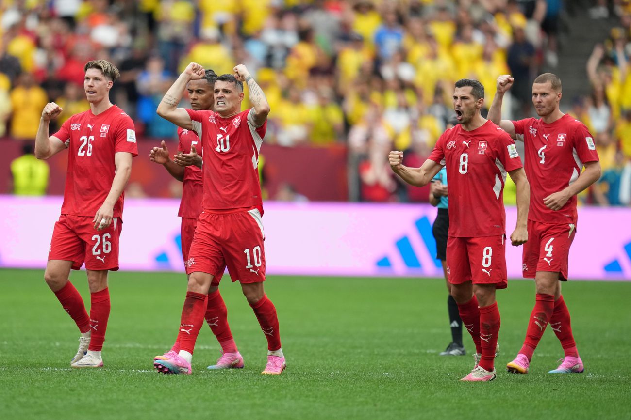 Suiza le ganó a Colombia en los penales y jugará con Argentina en los cuartos de final del Mundial. (AP)
