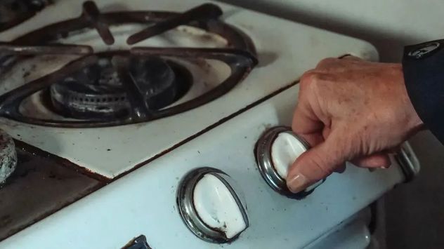 Cómo limpiar las perillas de la cocina y eliminar la grasa pegada con un truco casero.