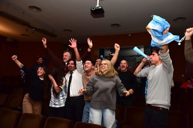 La redacción de La Voz vivió el partido de Argentina contra Egipto en el auditorio Carlos Ortiz.  (Nicolás Bravo / La Voz)