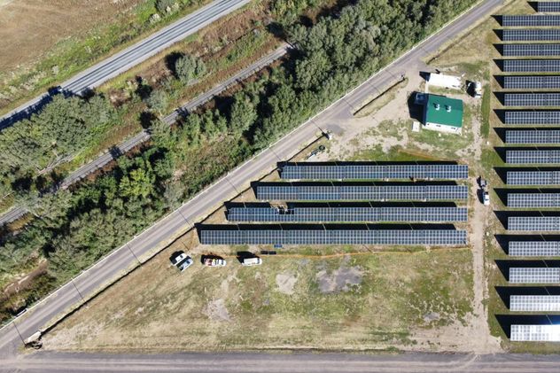 La propuesta incorpora generación distribuida comunitaria virtual y tokenización energética aplicada al sector turístico.