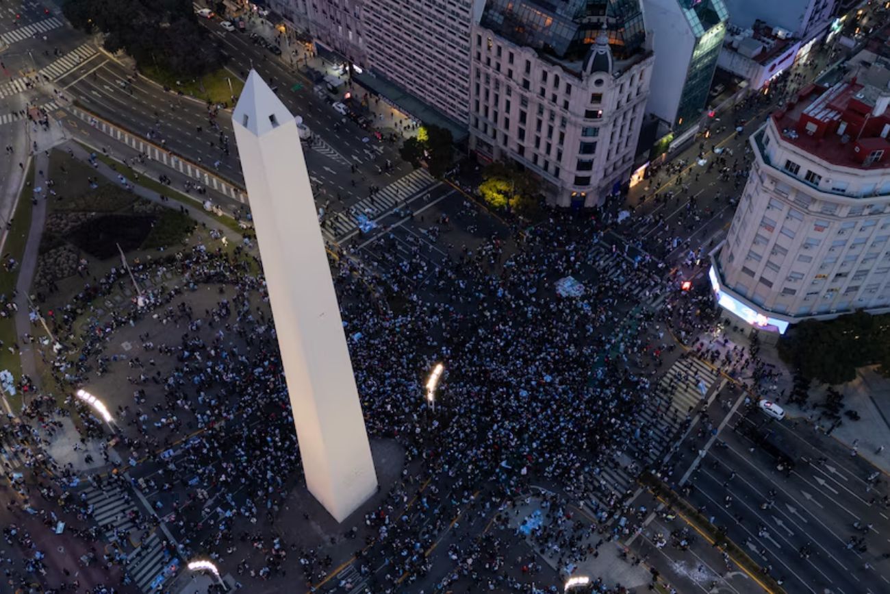 Incidentes en el Obelisco tras el triunfo de Argentina: hubo 11 detenidos y tres policías heridos. (Gentileza Infobae)
