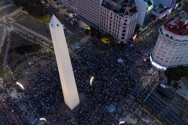 Incidentes en el Obelisco tras el triunfo de Argentina: hubo 11 detenidos y tres policías heridos.