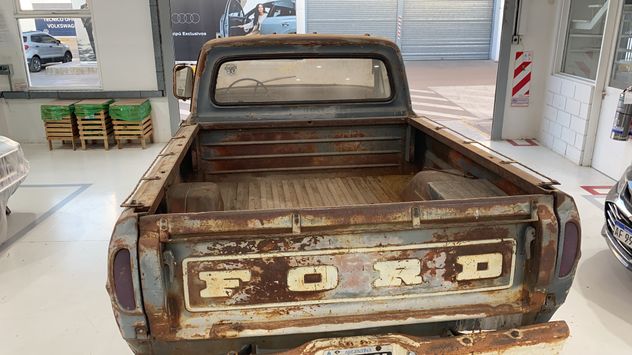 La Ford F100 de 1969 antes de ser restaurada.