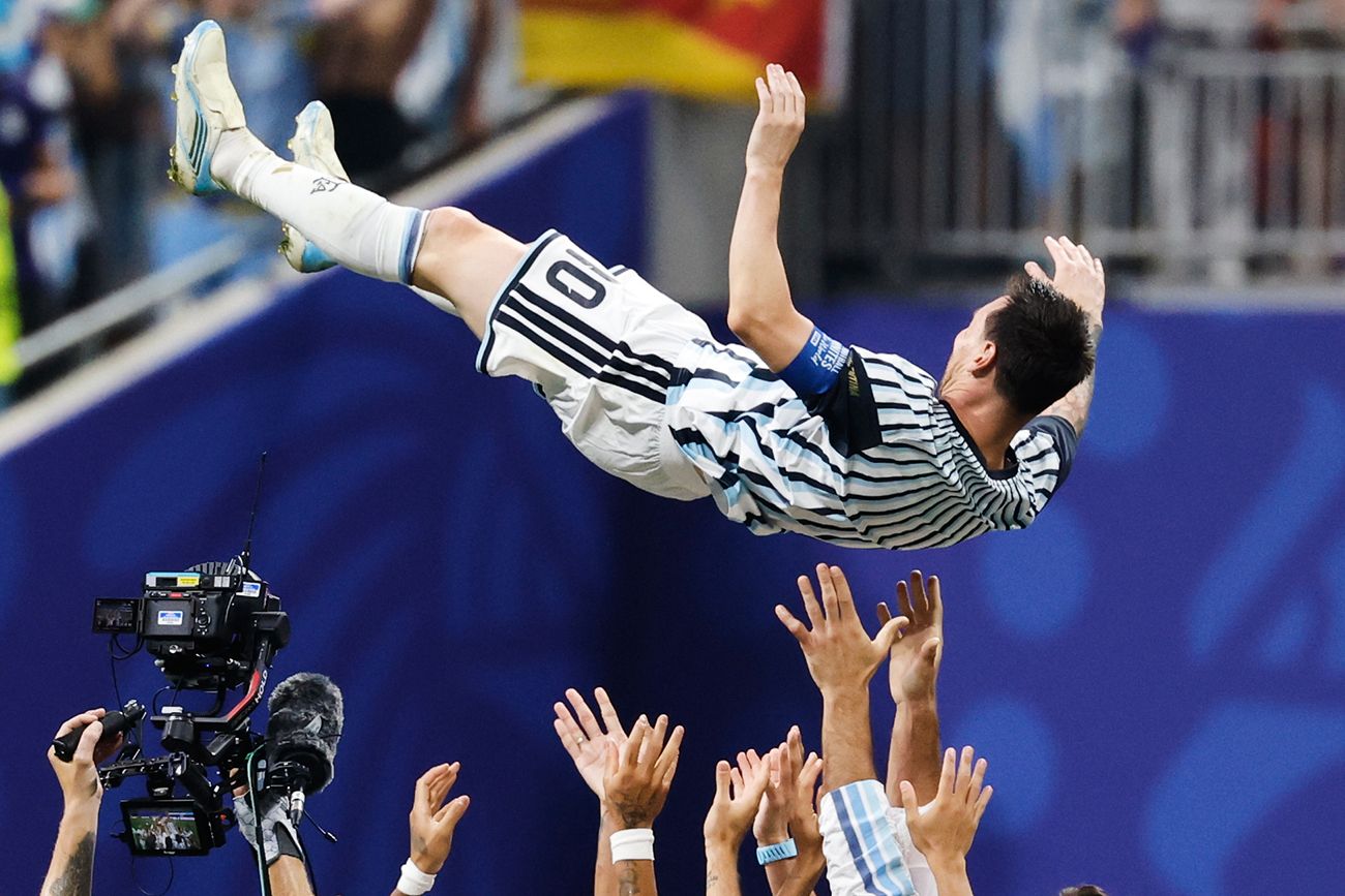 La selección argentina festeja su pase a cuartos de final del Mundial 2026.