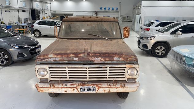 La Ford F100 de 1969 antes de ser restaurada.