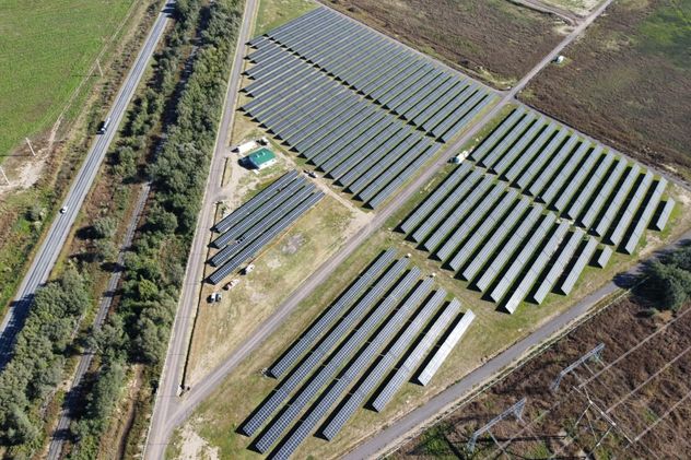 FLAMANTE. El parque solar del Hotel Azur genera unos 552 MWh anuales, equivalente a un ahorro de unas 250 toneladas de dióxido de carbono por año.