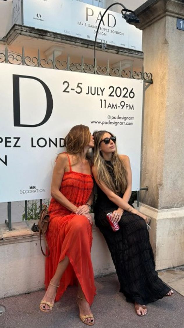 El imponente look de Juliana Awada junto a sus hijas en Saint Tropez.