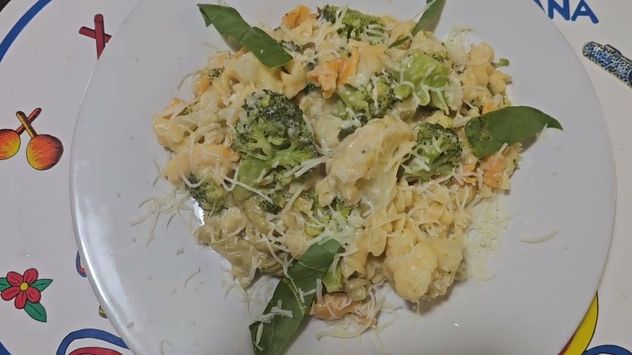 La receta de Jimena Monteverde para preparar una pasta con brócoli y coliflor llena de sabor.