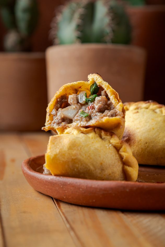 Tomás Adad, salteño que destaca por sus empanadas en Córdoba.