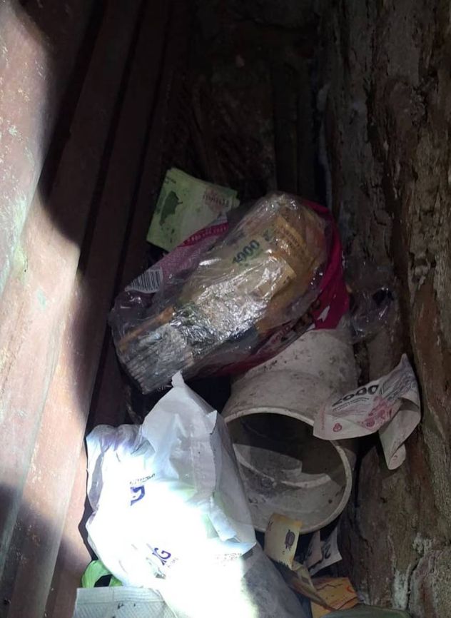 Una de las mujeres involucradas intentó esconder la droga.