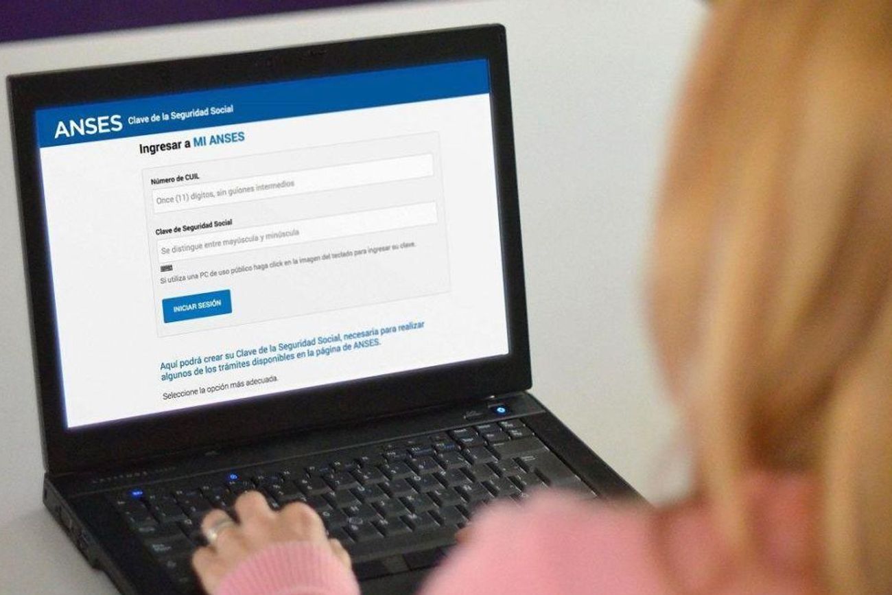 La Certificación Negativa de ANSES permite acreditar que una persona no registra determinados aportes, prestaciones o beneficios de la seguridad social durante un período específico.