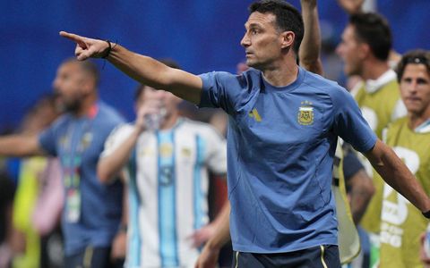 Lionel Scaloni, durante el partido entre Argentina y Egipto.
