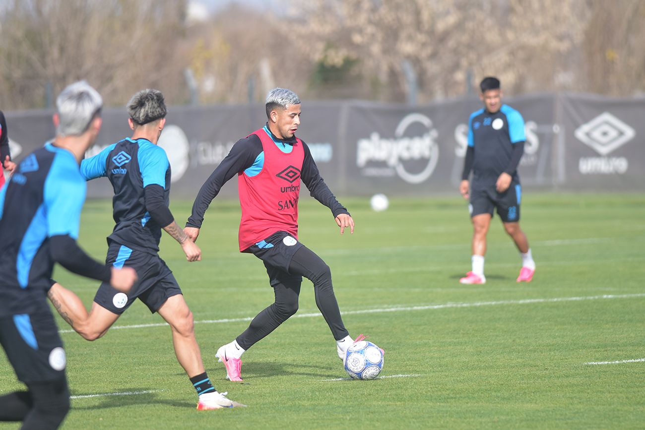 Alcides Benítez se quedaría con el lateral derecho. El paraguayo gana terreno tras la lesión de Falcón (Pedro Castillo / La Voz.