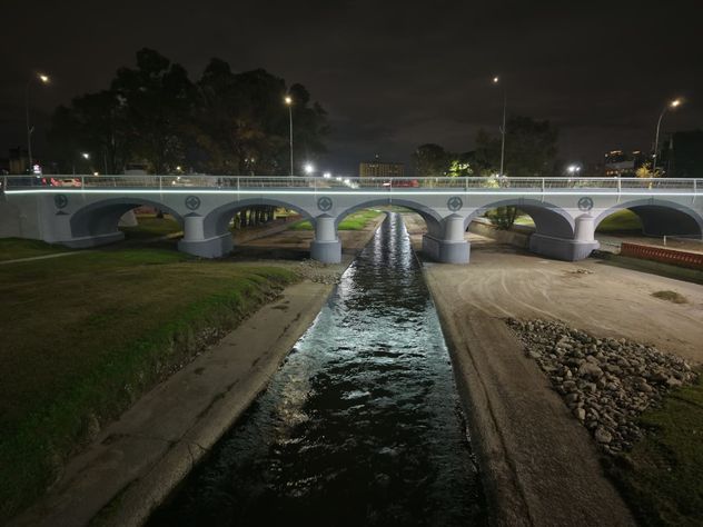 Las obras incluyeron un trabajo de puesta en valor sobre la costa del río Suquía.