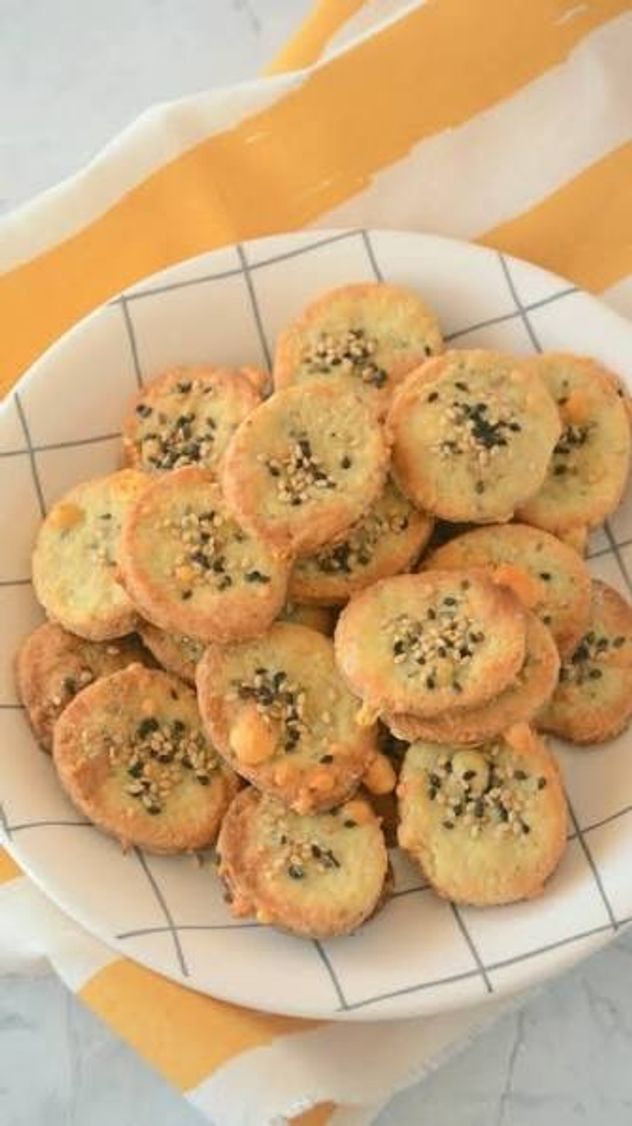 La receta de galletitas de queso y sésamo que sale en 20 minutos: ideal para la picada mientras juega la Selección.