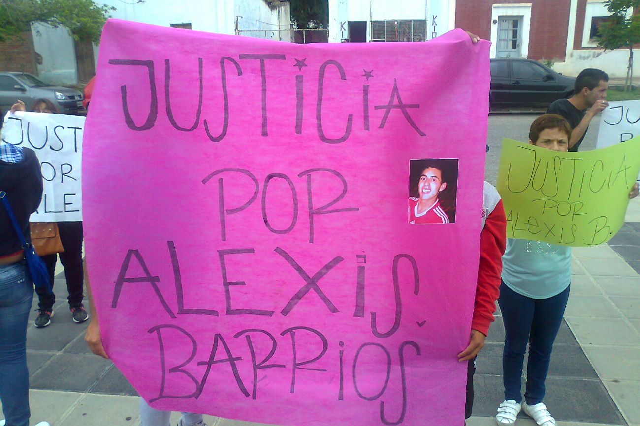 Protesta de familiares y amigos de Carlos Alexis Barrios por justicia.