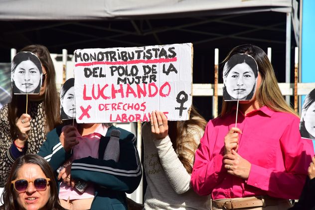 Trabajadoras del Polo de la Mujer realizan una asamblea abierta y piden una mesa de diálogo para discutir la continuidad laboral de las trabajadoras residentes.