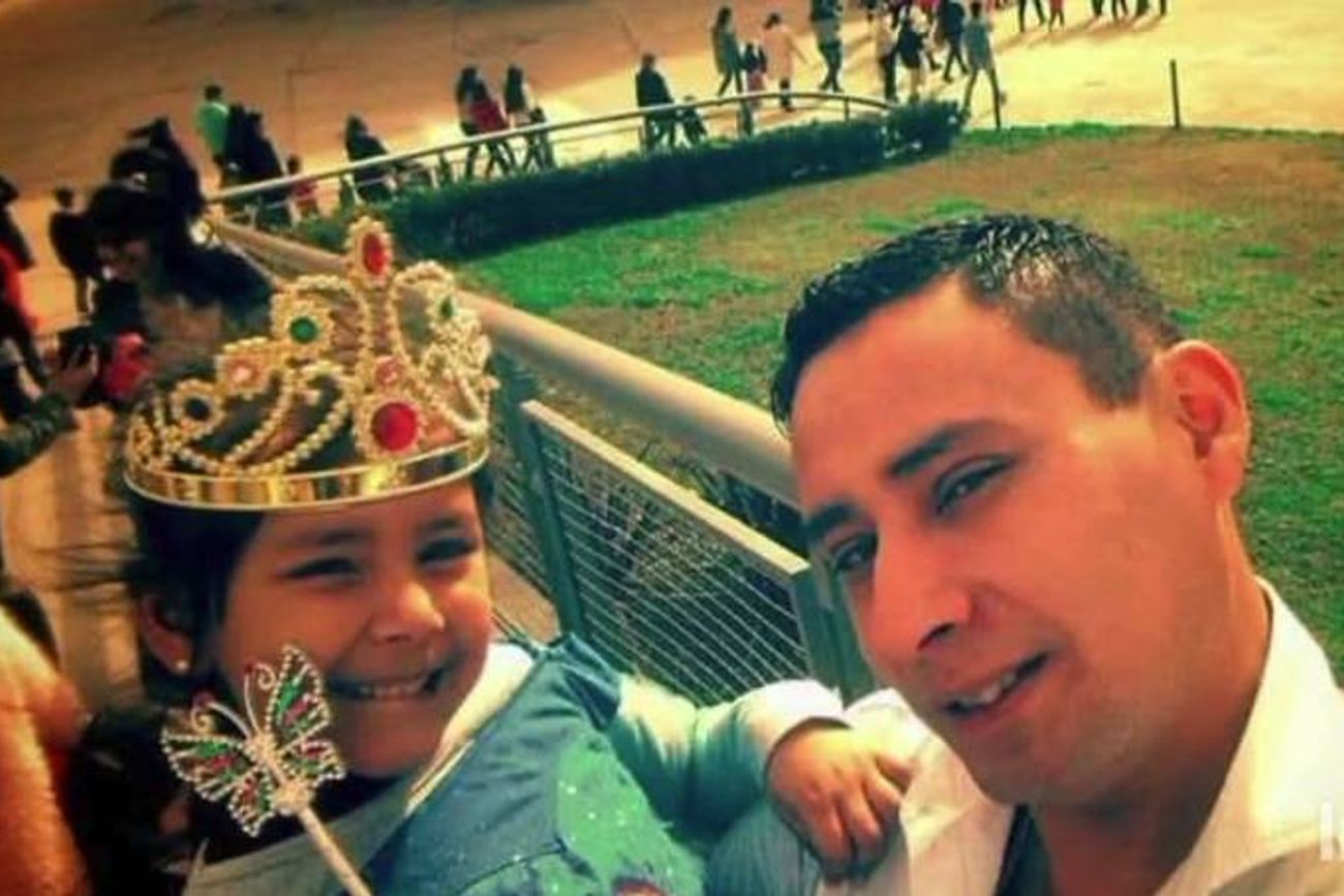 Gabriel Vega junto a Agostina Vega, cuando era pequeña.