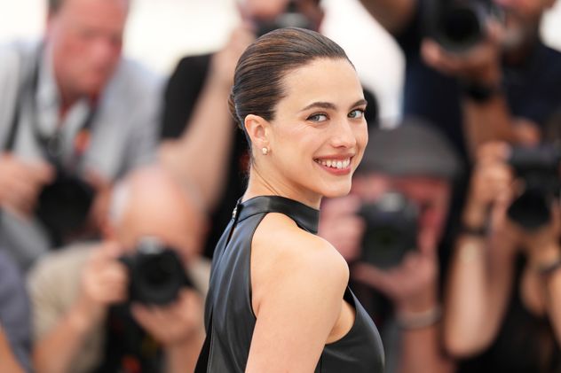 Margaret Qualley presentando "Honey Dont!" en la 78° edición del Festival Cannes en 2025