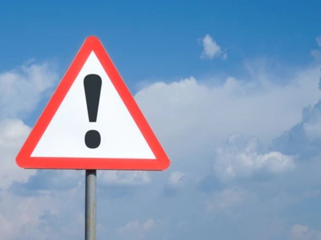 Pocos conductores conocen qué significa la señal del triángulo rojo con un signo de exclamación.