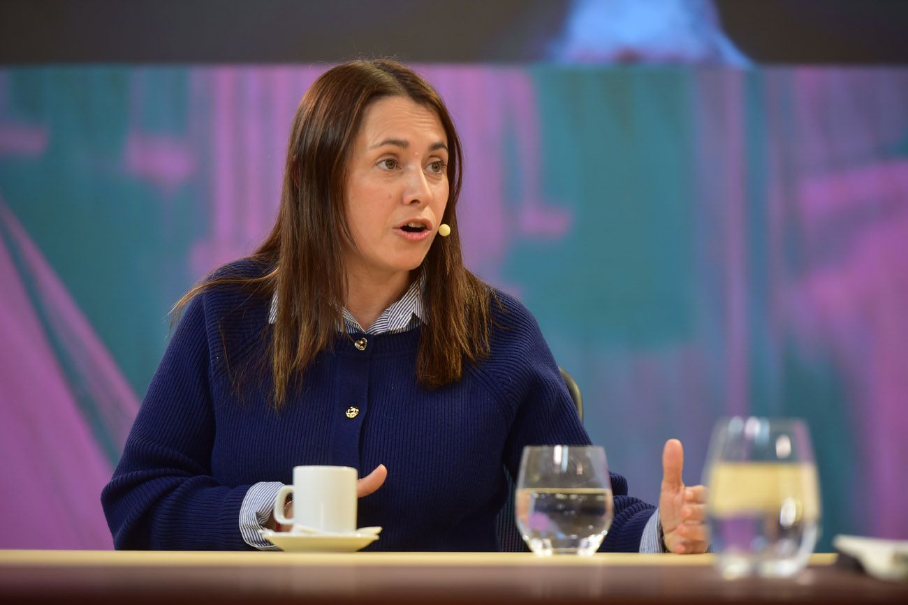 Carolina Basualdo en el programa Voz y Voto. (Nicolás Bravo / La Voz)