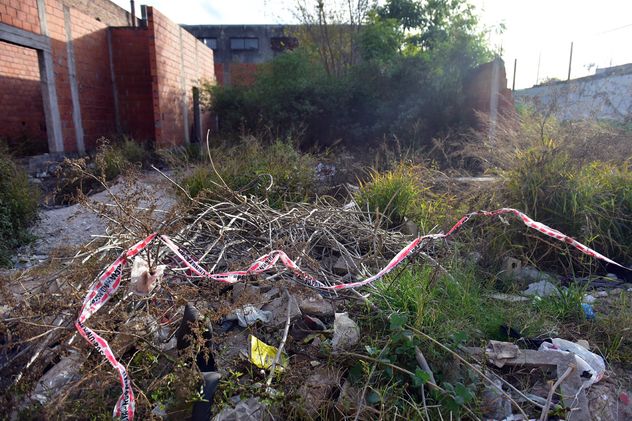 Un hombre en situación de calle fue entontrado muerto en una casa en construcción en barrio Ameghino Norte. (Nicolás Bravo / La Voz)
