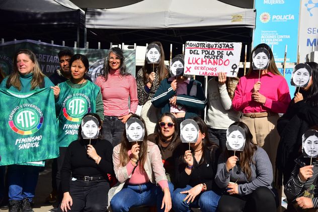 Trabajadoras del Polo de la Mujer realizan una asamblea abierta y piden una mesa de diálogo para discutir la continuidad laboral de las trabajadoras residentes.