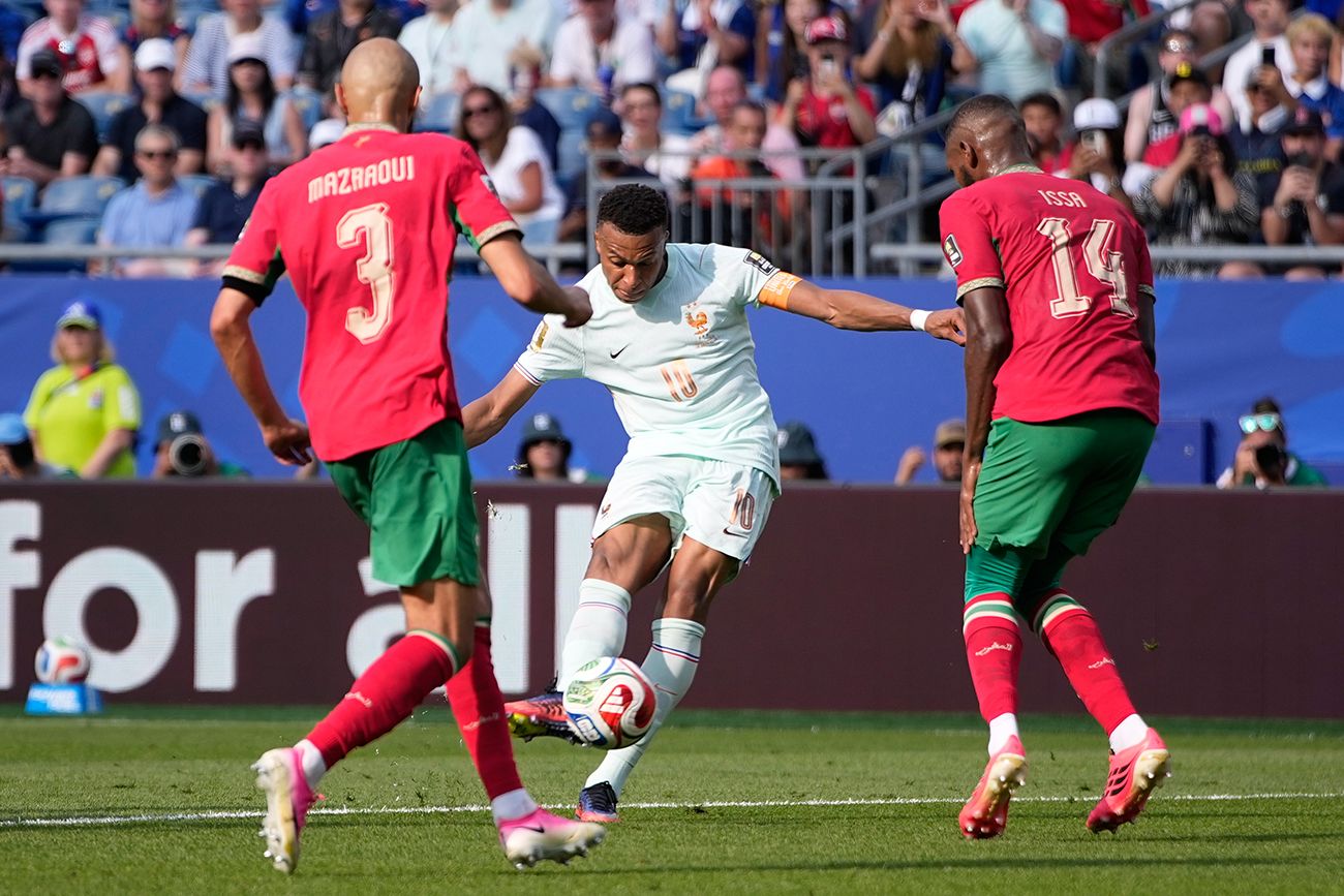 Francia se impuso 2-0 a Marruecos en los cuartos de final de la Copa del Mundo.