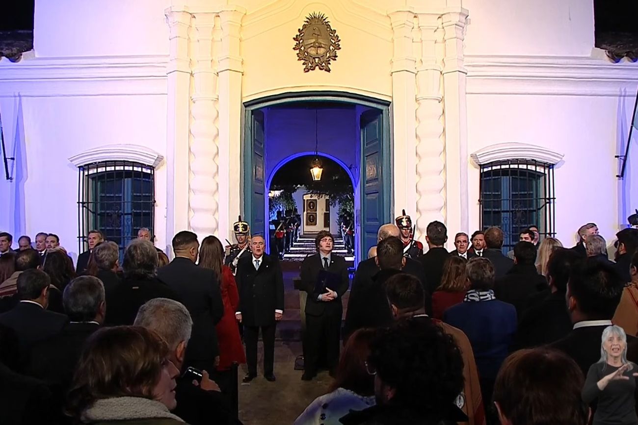 Javier Milei llegó a la vigilia por el Día de la Independencia en Tucumán y brindará un discurso