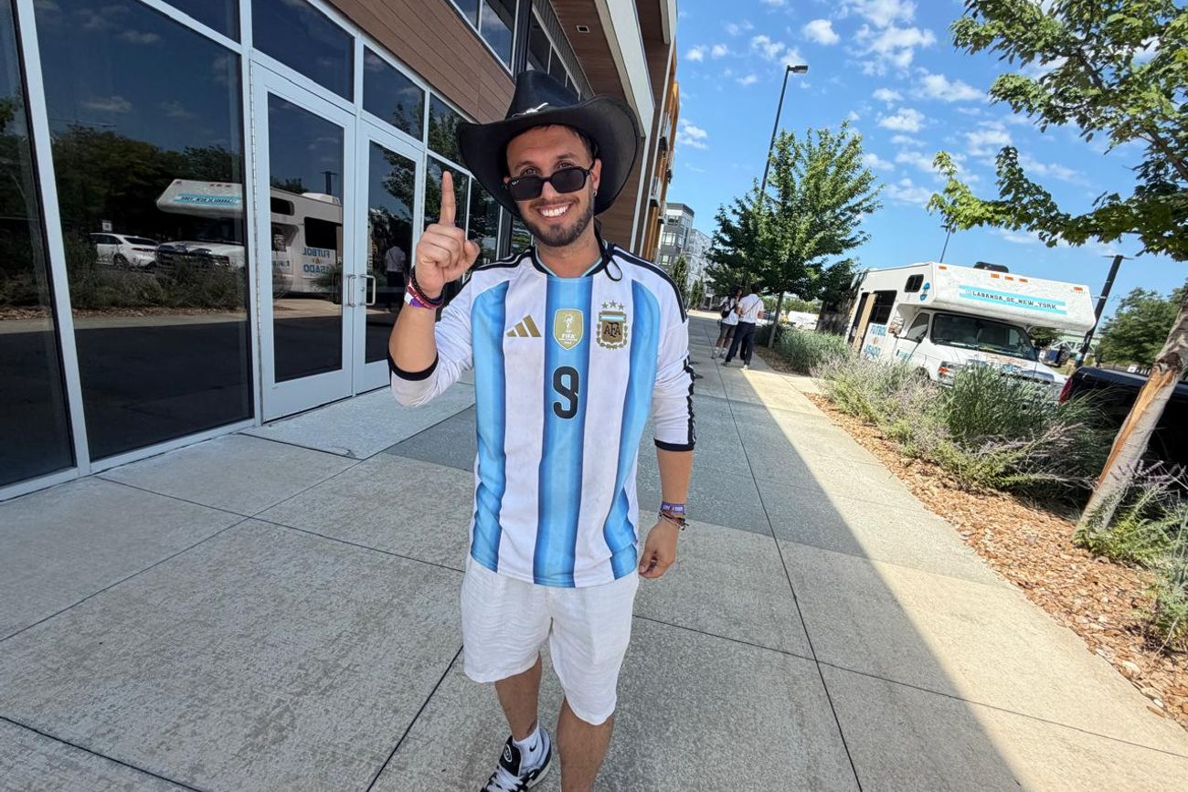 Del otro lado del mundo apareció un "papá": el hincha de Bangladesh que le cambió el Mundial a un argentino