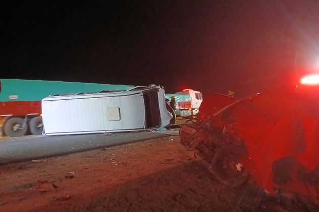 Córdoba: un choque entre un auto y un minibús que trasladaba a un equipo de fútbol infantil dejó dos muertos.