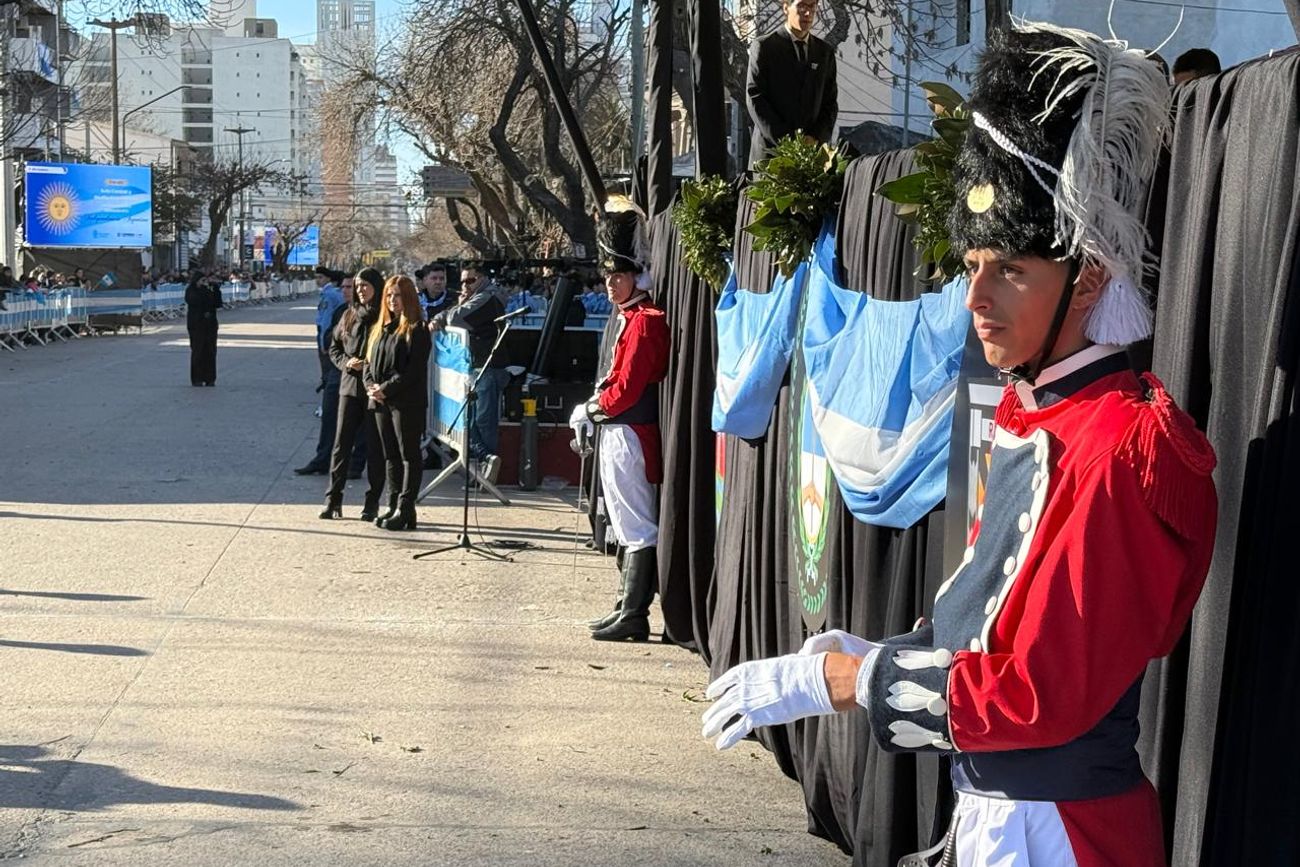 Llaryora presidirá el desfile cívico-militar del 9 de Julio en la ciudad de Río Cuarto.