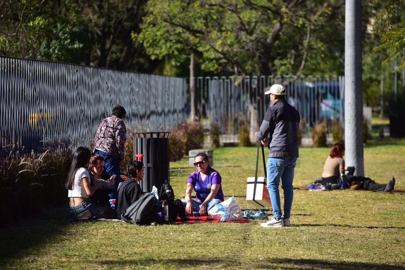 Parque Sarmiento. Córdoba espera un jueves de ascenso térmico (José Gabriel Hernández / La Voz)