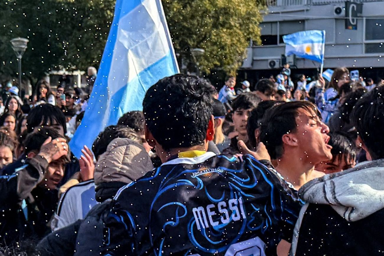 Festejos por triunfos de Argentina en el Mundial, en el centro sanfrancisqueño. 
