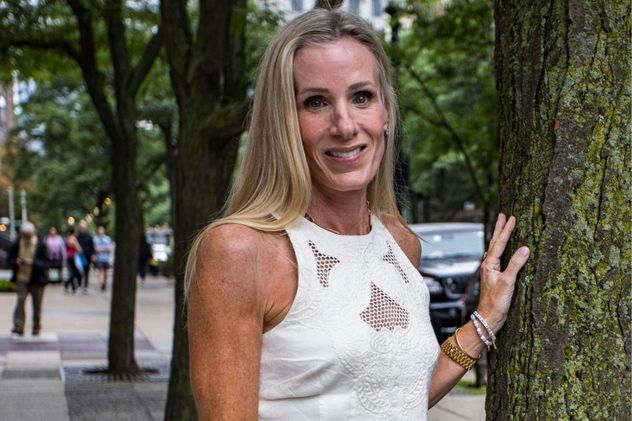 Kristin Cabot vive de sus ahorros, incluyendo dinero destinado a la universidad de sus hijos y a su jubilación