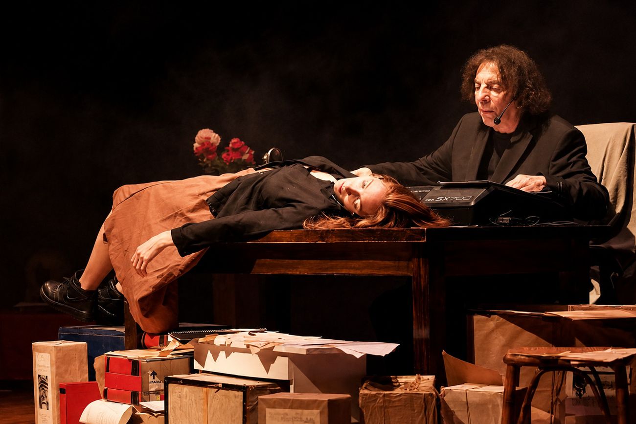 "La noche extraviada o los libretistas del mundo", obra teatral con Alejandro Dolina y Cora Barengo. (Gentileza Fernando Sánchez)