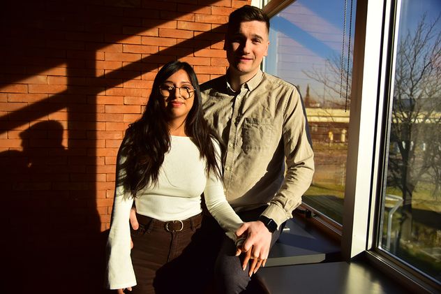 Benino Frischkpf y Lucía Sandoval, ella es peruana con nacionalidad Argentina y el es Suizo se conocieron por una aplicación.